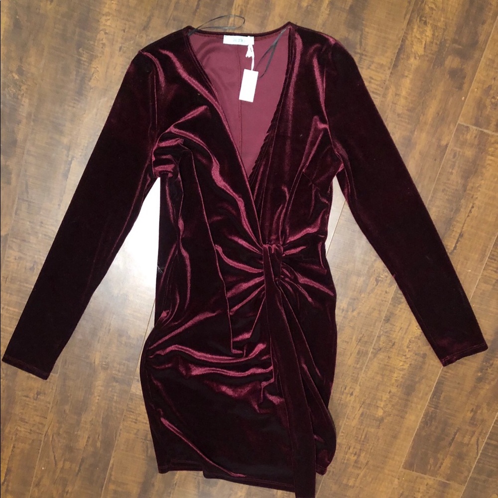 Karlie large sheath velvet dress maroon